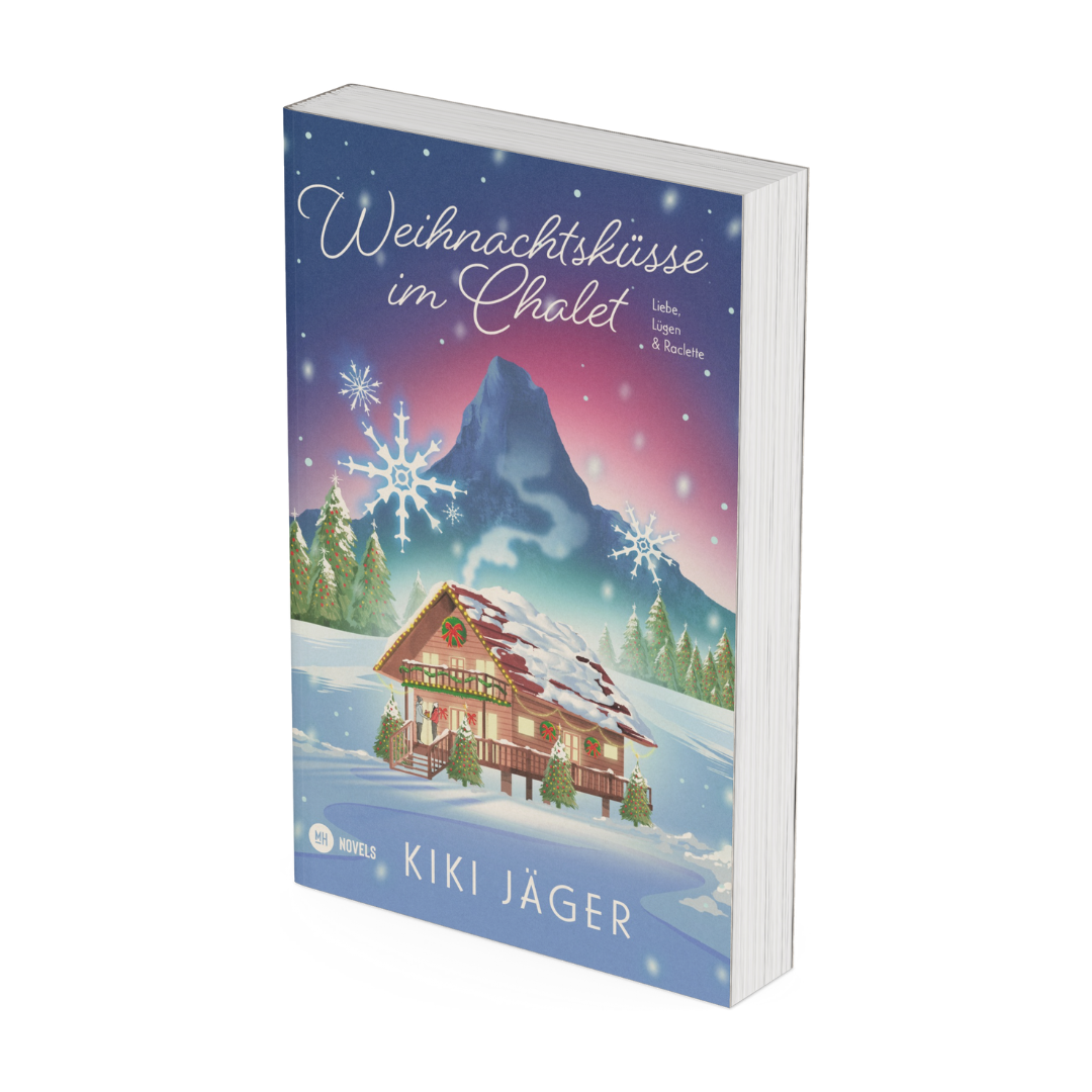 Jäger–Weihnachtsküsse_productbild_1080px Ein 3D-Modell eines Taschenbuchs mit dem Titel „Weihnachtsküsse im Chalet“ von Kiki Jäger, das auf einer flachen, weißen Oberfläche liegt. Das Buch ist in einer Dreiviertelperspektive von oben abgebildet, sodass die gesamte Vorderseite des Covers und der Buchrücken mit den Seitenrändern deutlich zu sehen sind. Es ist ein schlankes Buch, das auf einem sauberen, schlichten weißen Hintergrund mit einem weichen, subtilen Schlagschatten darunter isoliert ist. Das Cover zeigt eine verschneite Berglandschaft mit einem gemütlichen Chalet und Schneeflocken.